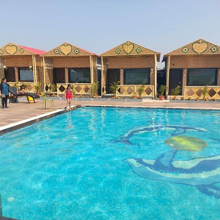 Midwaay Resort Patratu Екстер'єр фото