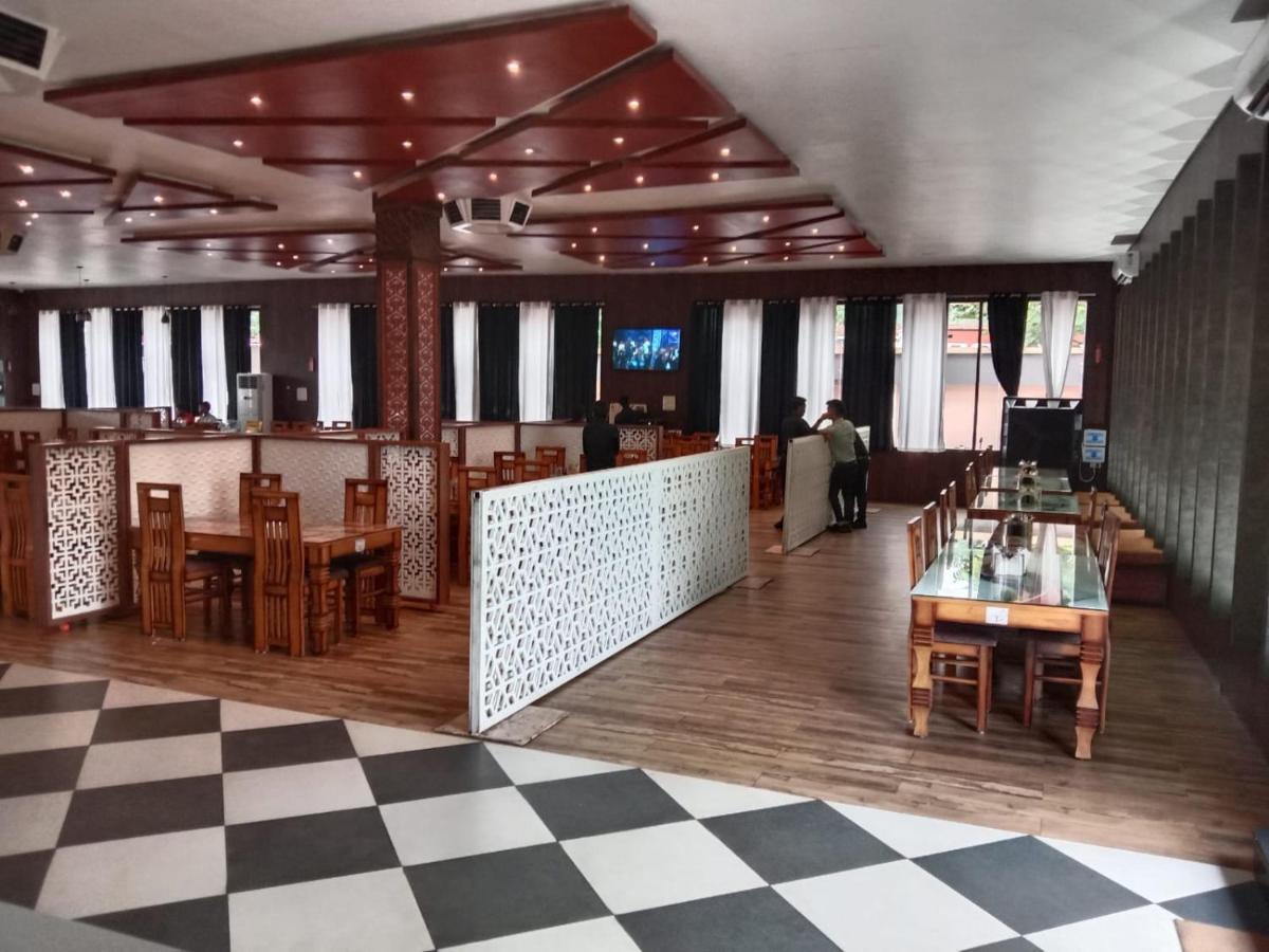 Midwaay Resort Patratu Екстер'єр фото