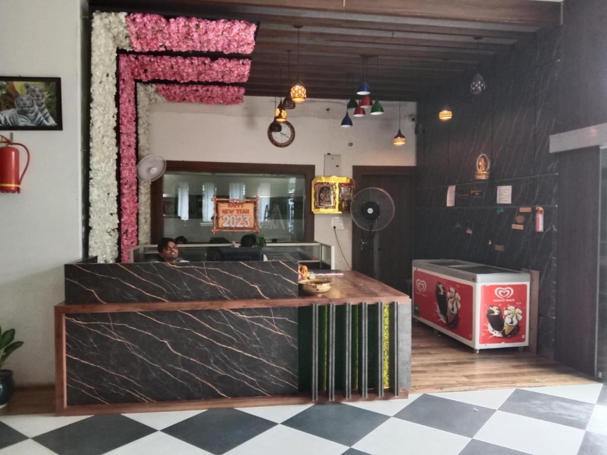 Midwaay Resort Patratu Екстер'єр фото